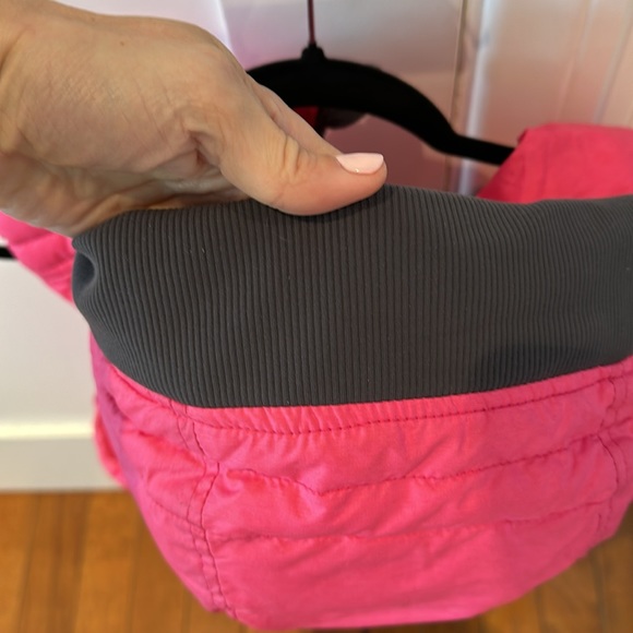 Lululemon reversible vest with hood size 4 - Picture 6 of 8